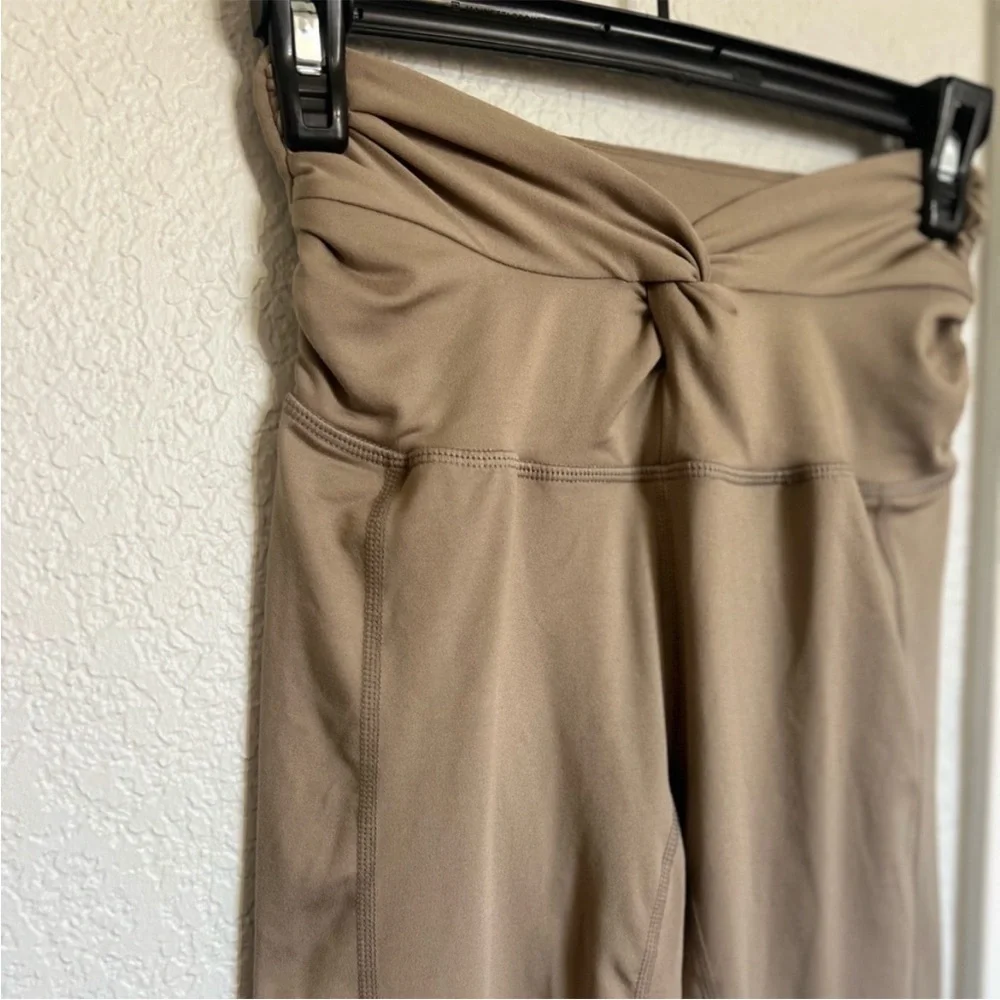 Free People Breathe Deeper Leggings NWOT - Picture 4 of 11